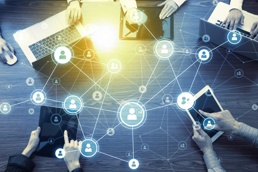 mehrere Personen bei der Planung eines Projekts